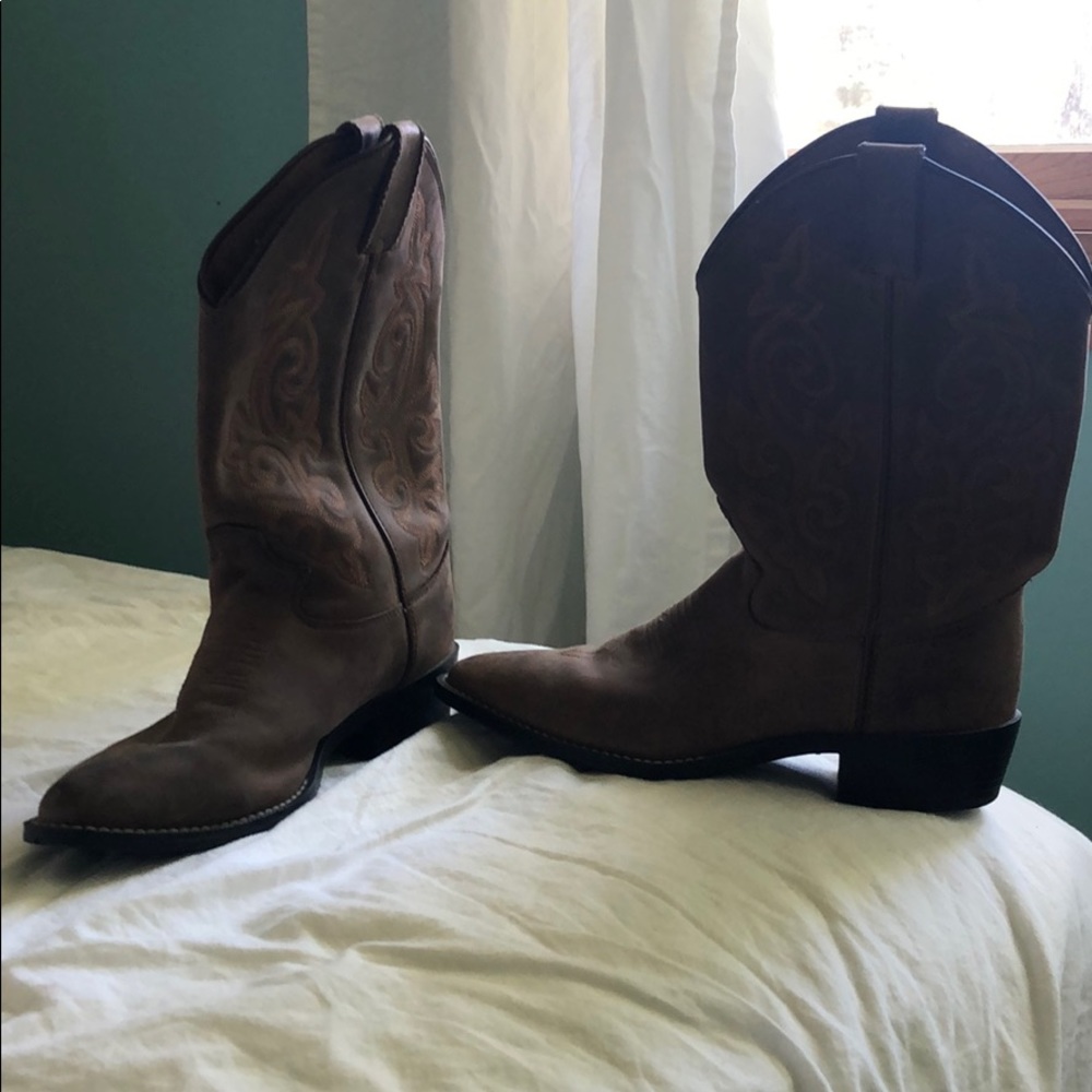 Justin Boot — slight point - Picture 2 of 3